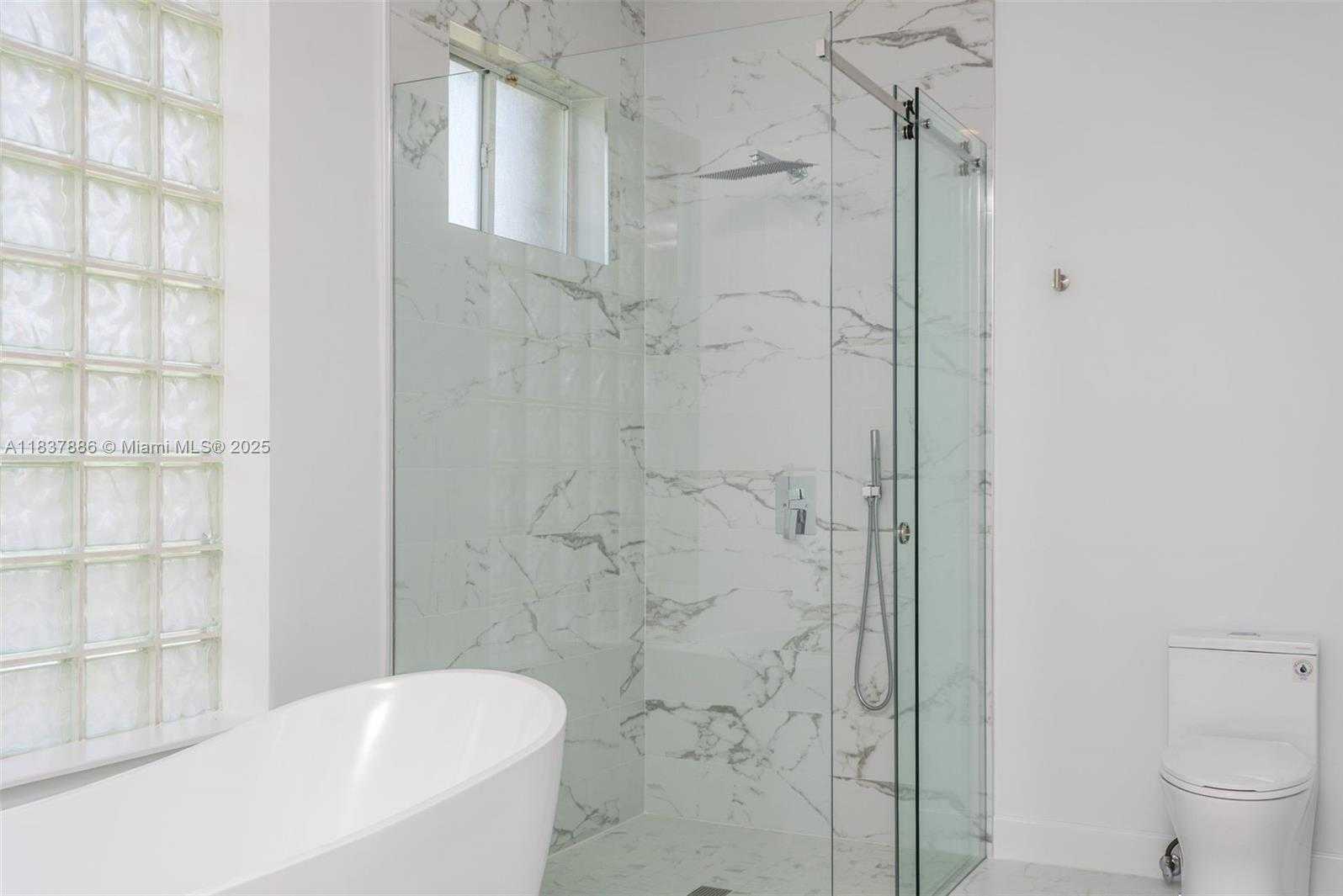 Small Image of 2664 EDGEWATER DR #2664, Weston Number 16