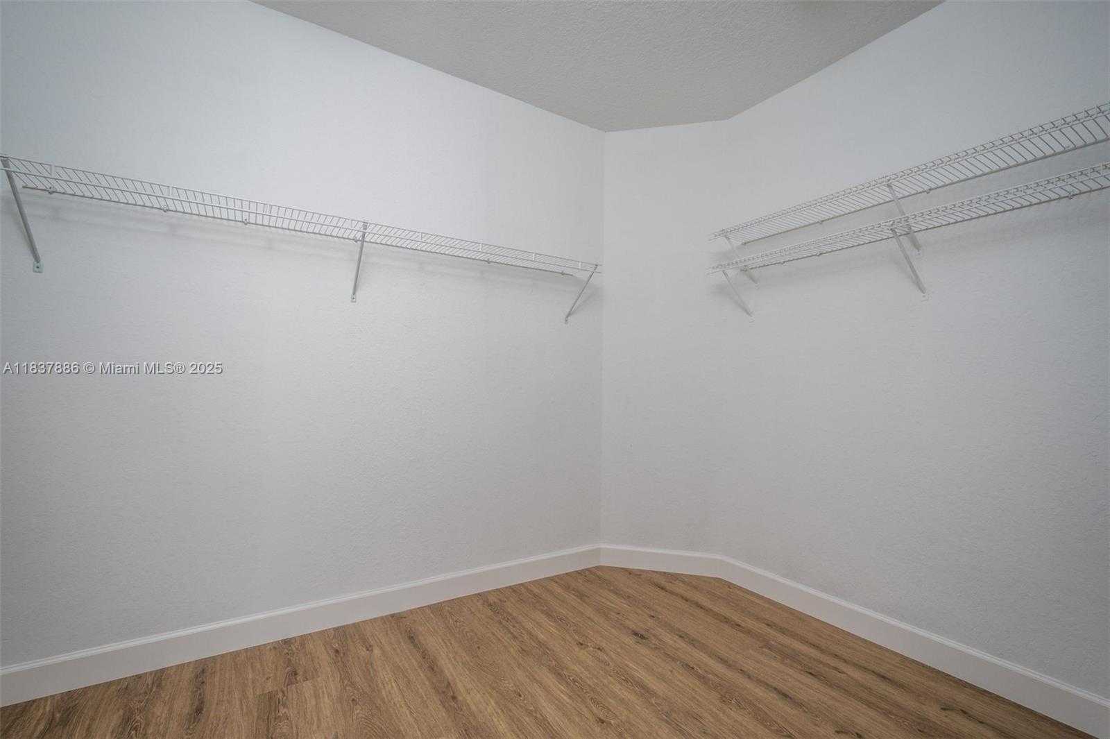 Small Image of 2664 EDGEWATER DR #2664, Weston Number 18