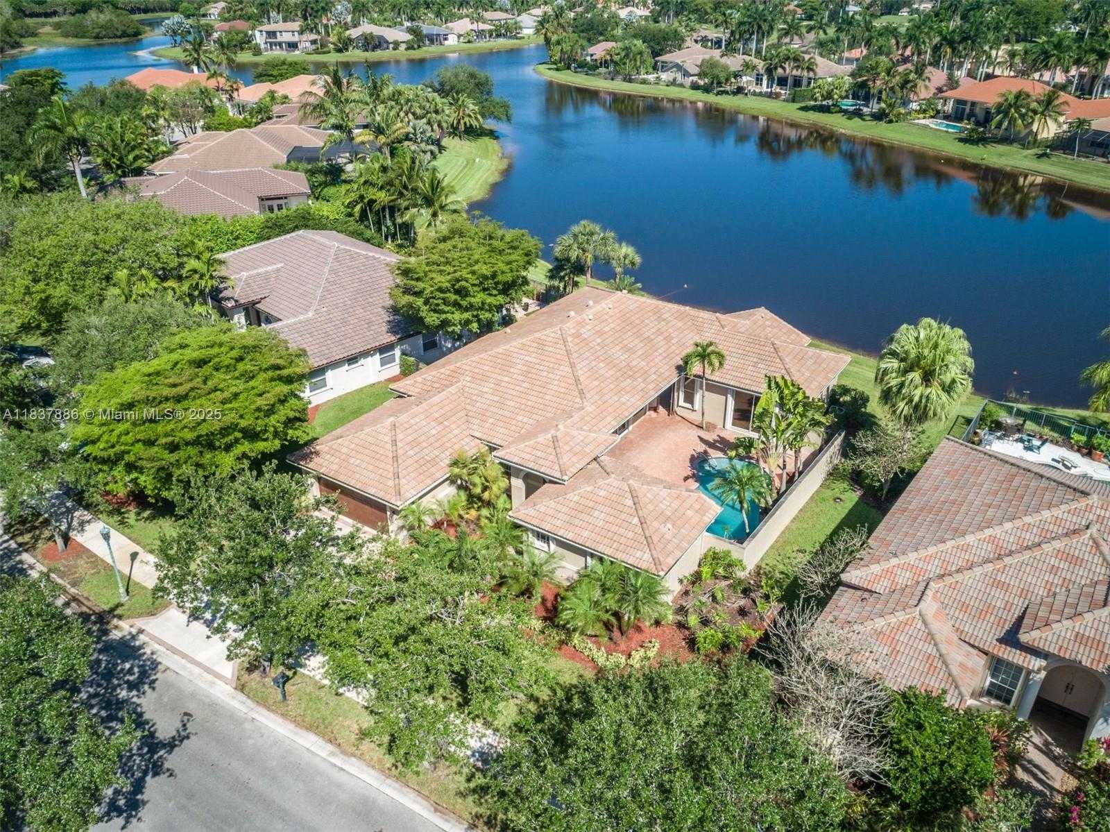 Small Image of 2664 EDGEWATER DR #2664, Weston Number 23