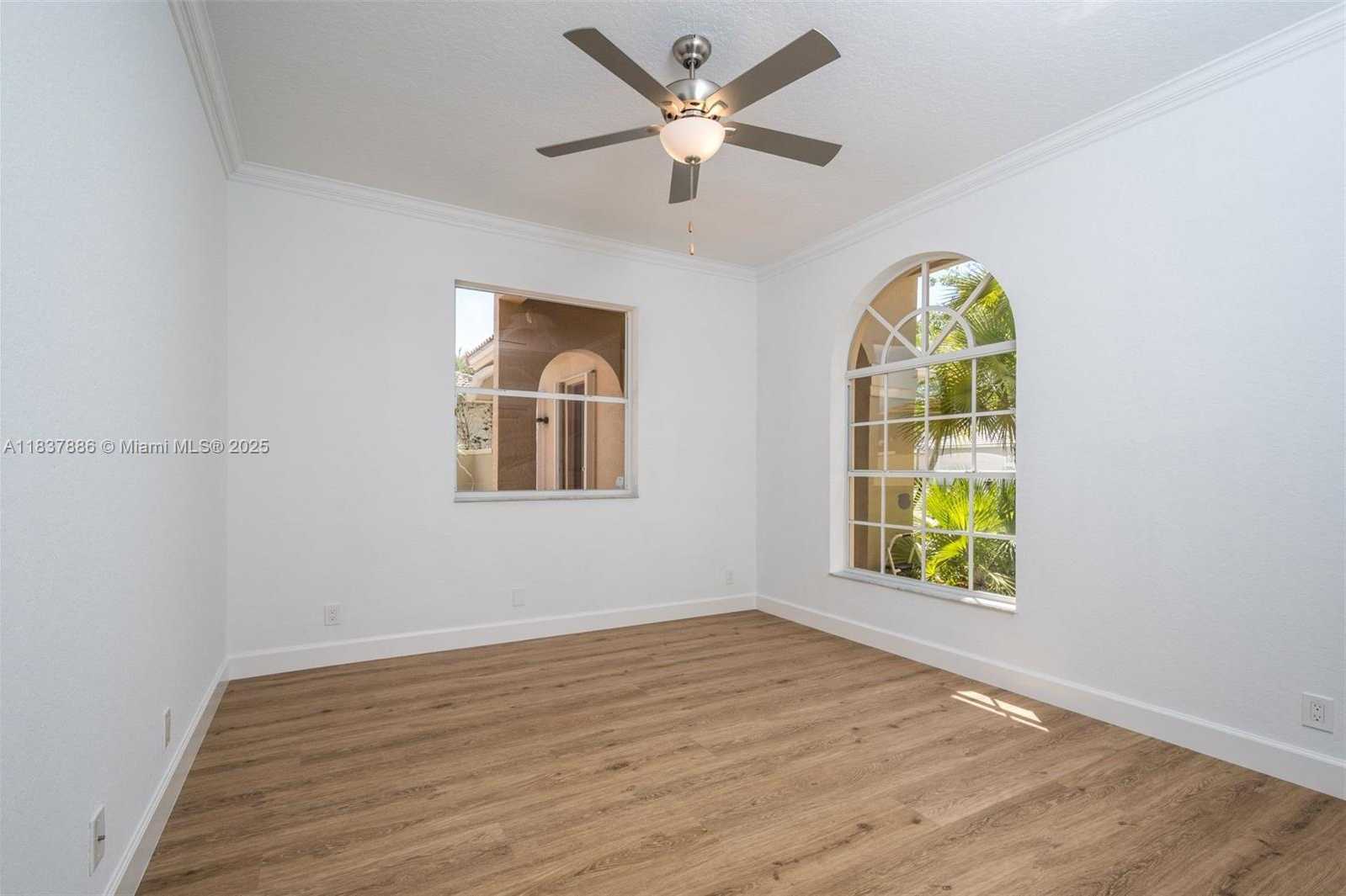 Small Image of 2664 EDGEWATER DR #2664, Weston Number 24