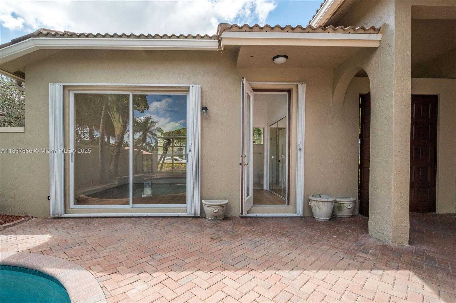 Small Image of 2664 EDGEWATER DR #2664, Weston Number 27
