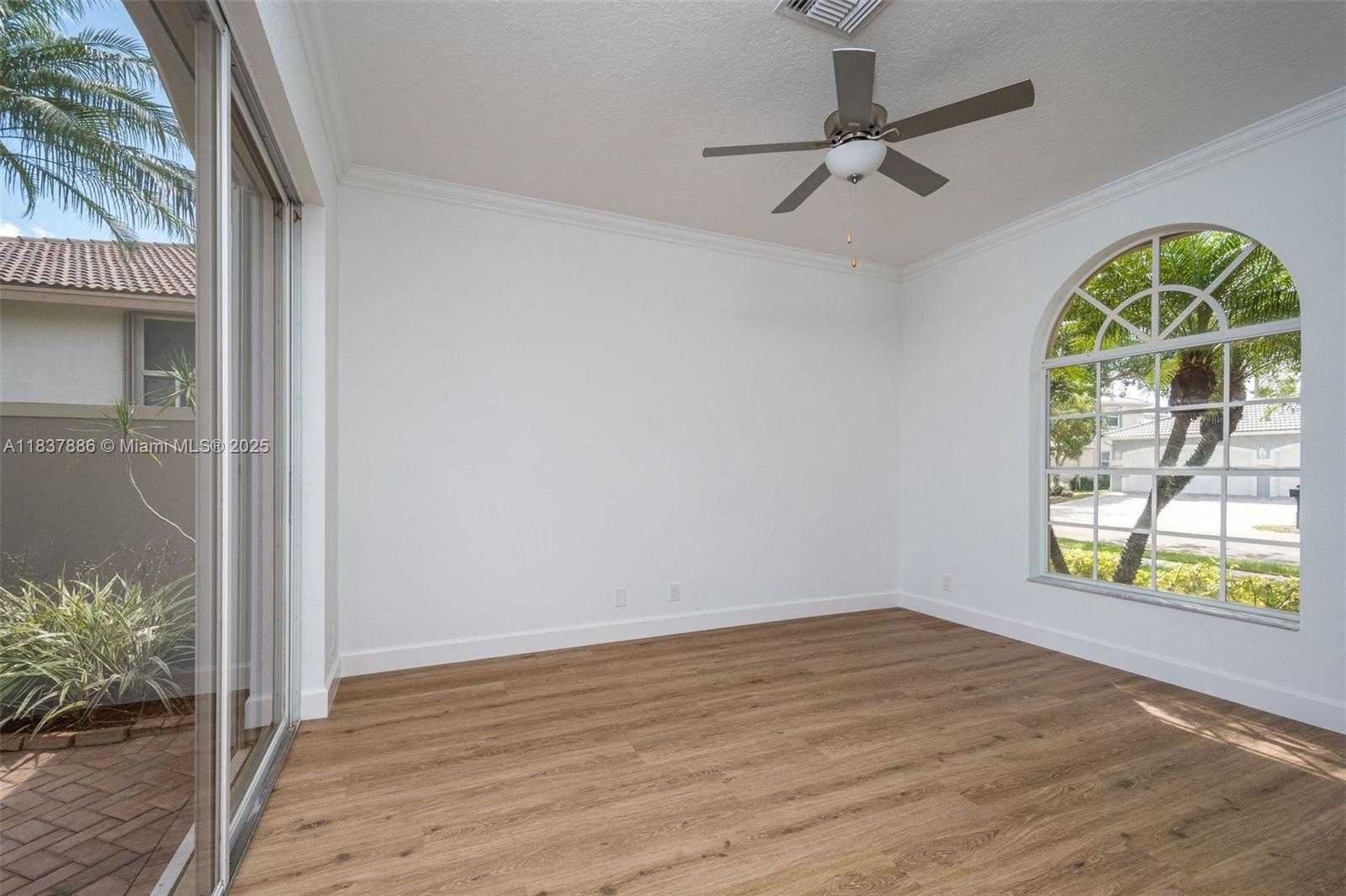 Small Image of 2664 EDGEWATER DR #2664, Weston Number 28