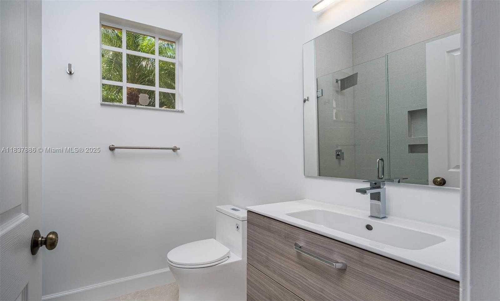 Small Image of 2664 EDGEWATER DR #2664, Weston Number 29