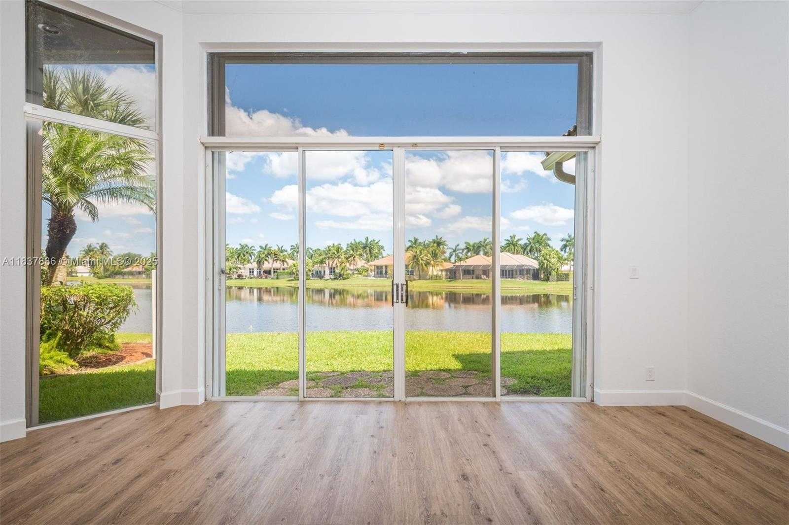 Small Image of 2664 EDGEWATER DR #2664, Weston Number 3