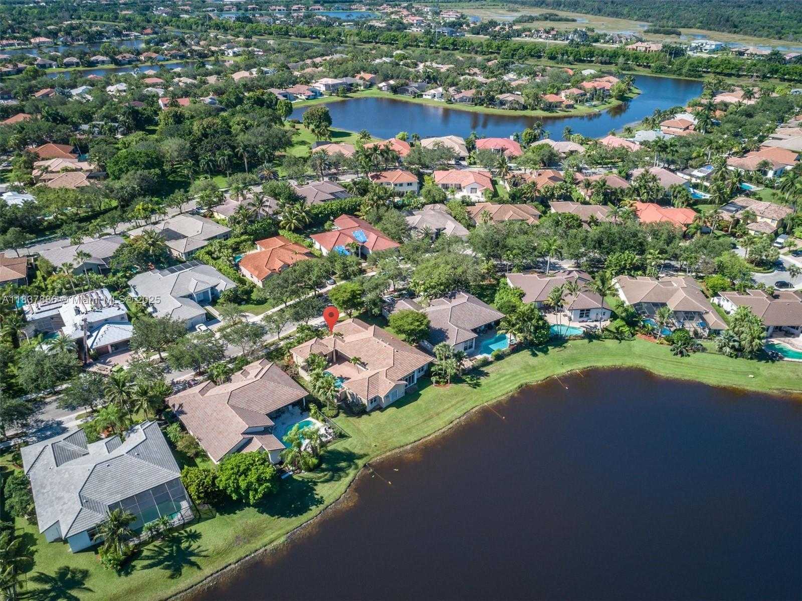 Small Image of 2664 EDGEWATER DR #2664, Weston Number 32