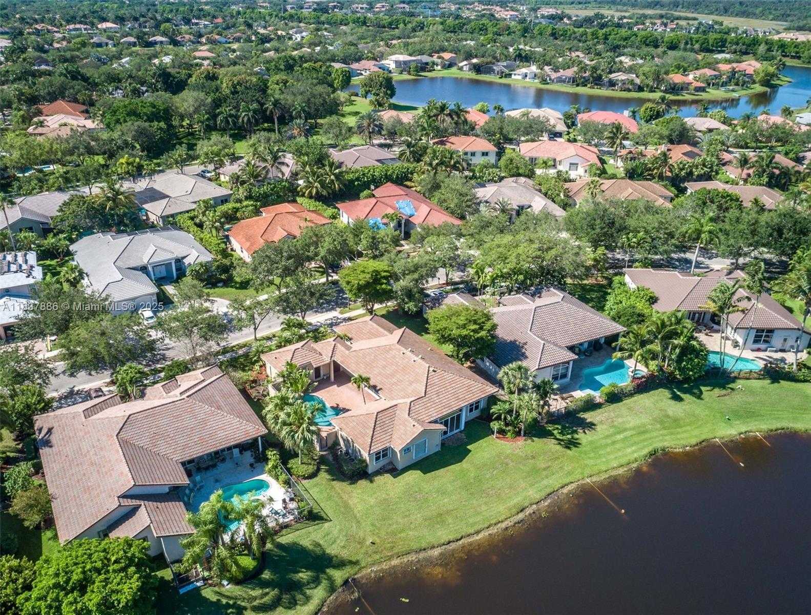 Small Image of 2664 EDGEWATER DR #2664, Weston Number 34