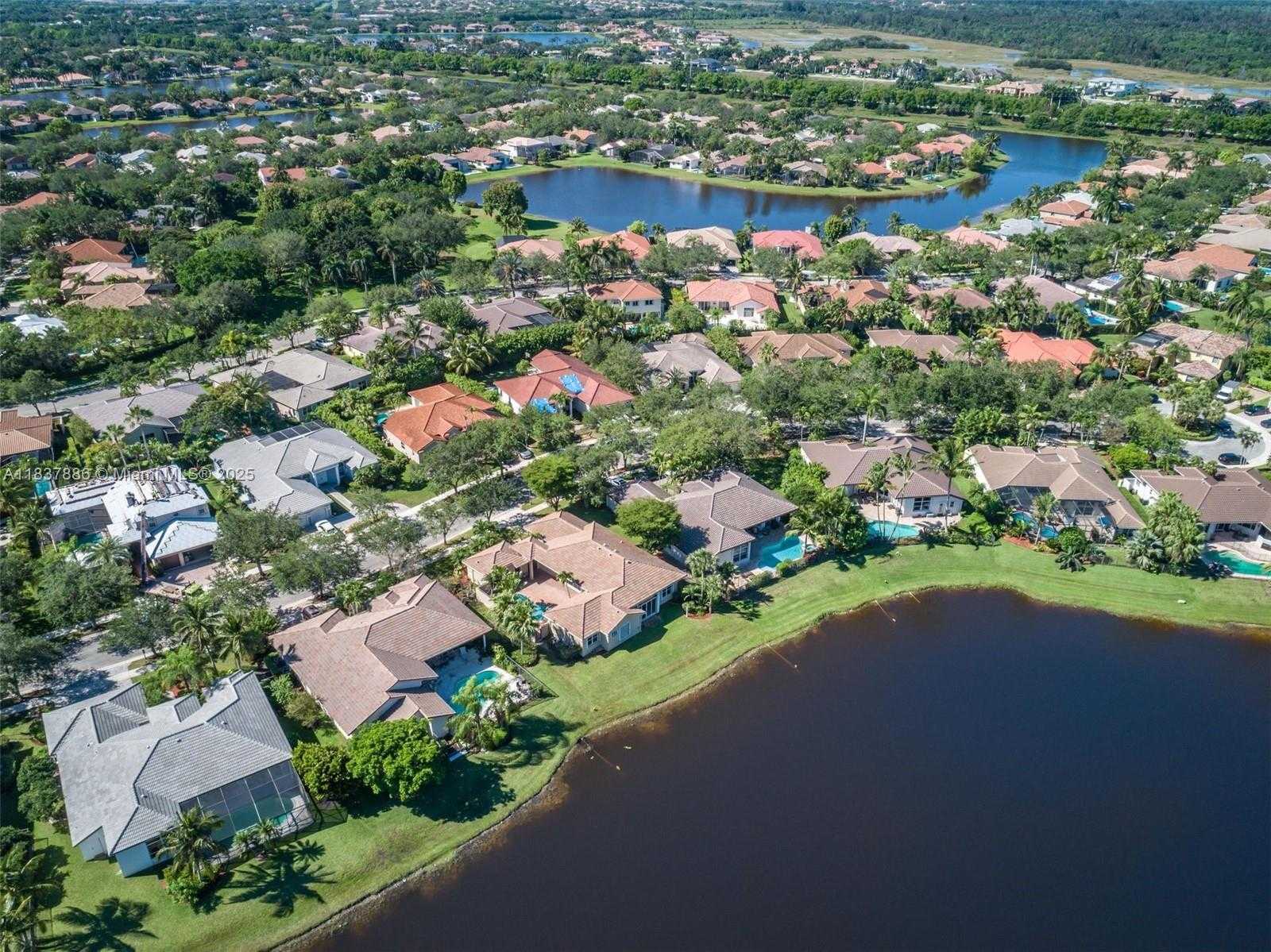 Small Image of 2664 EDGEWATER DR #2664, Weston Number 37