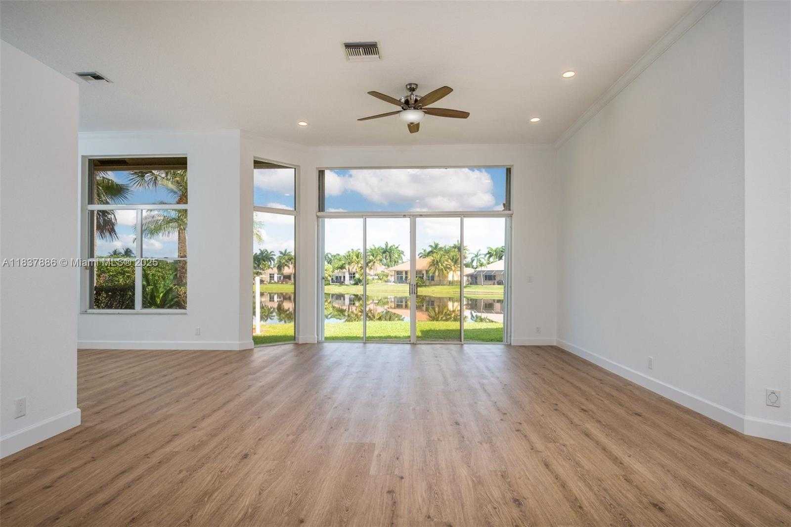 Small Image of 2664 EDGEWATER DR #2664, Weston Number 4