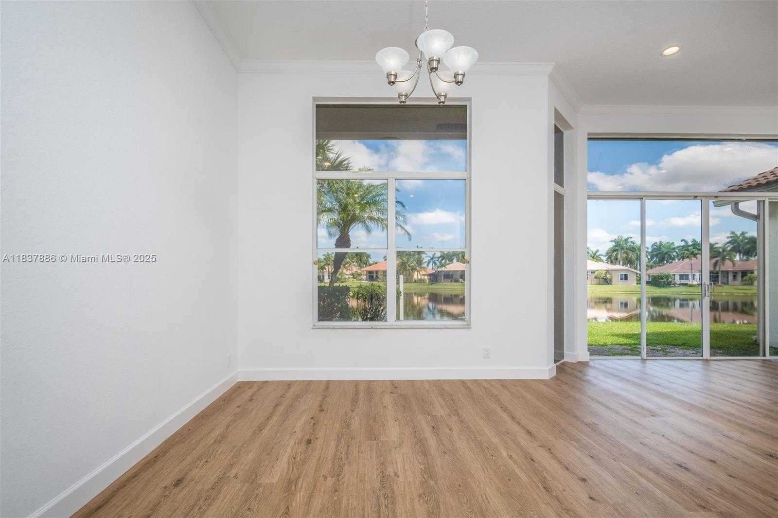 Small Image of 2664 EDGEWATER DR #2664, Weston Number 6