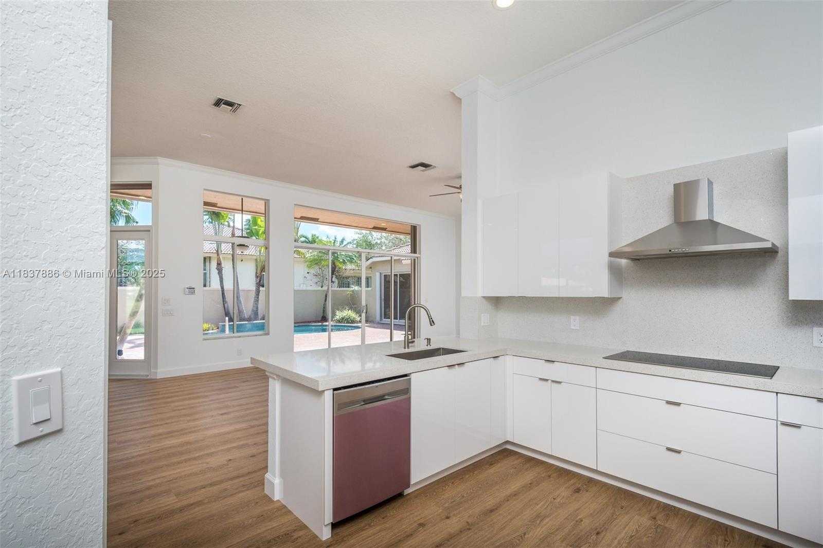 Small Image of 2664 EDGEWATER DR #2664, Weston Number 9
