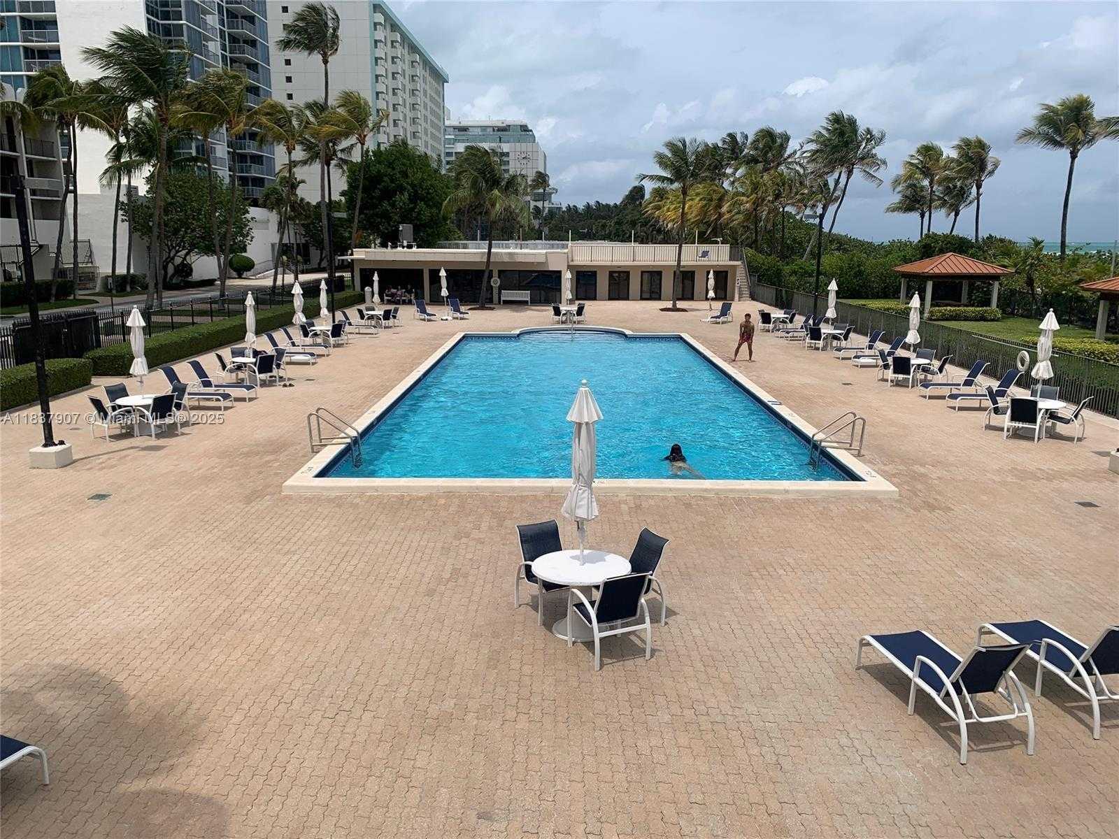 Small Image of 2625 COLLINS AVE #1802, Miami Beach Number 14
