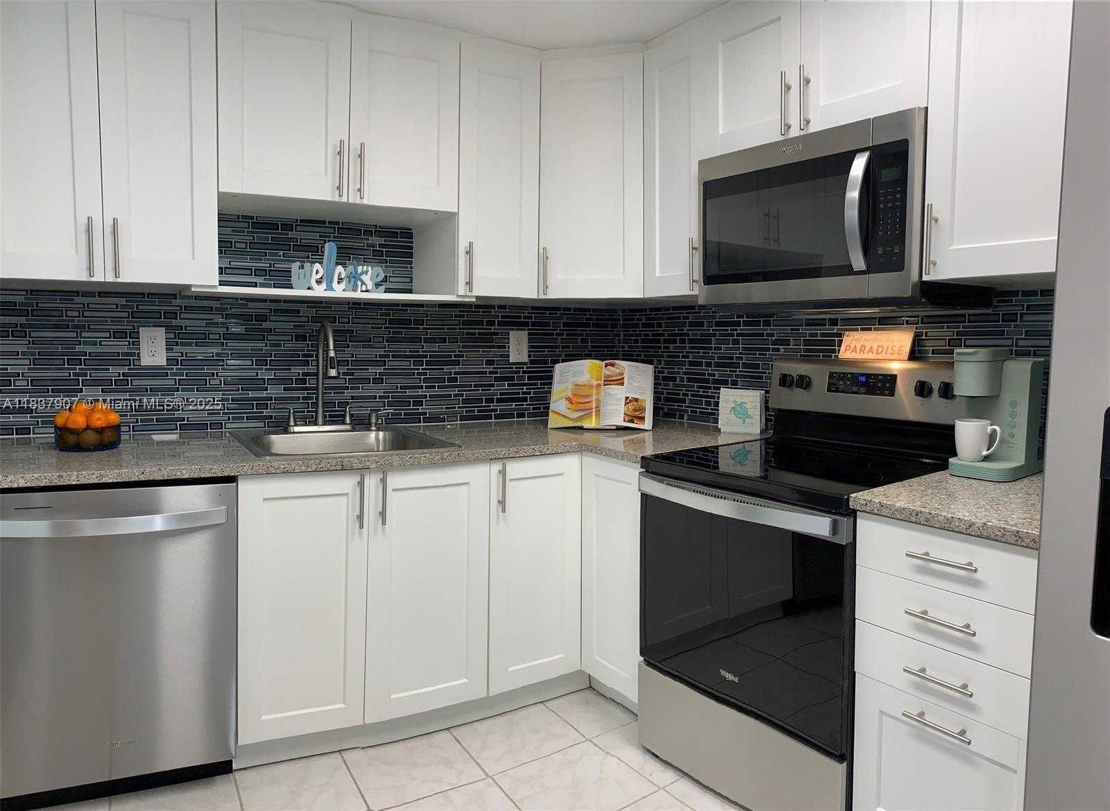 Small Image of 2625 COLLINS AVE #1802, Miami Beach Number 2