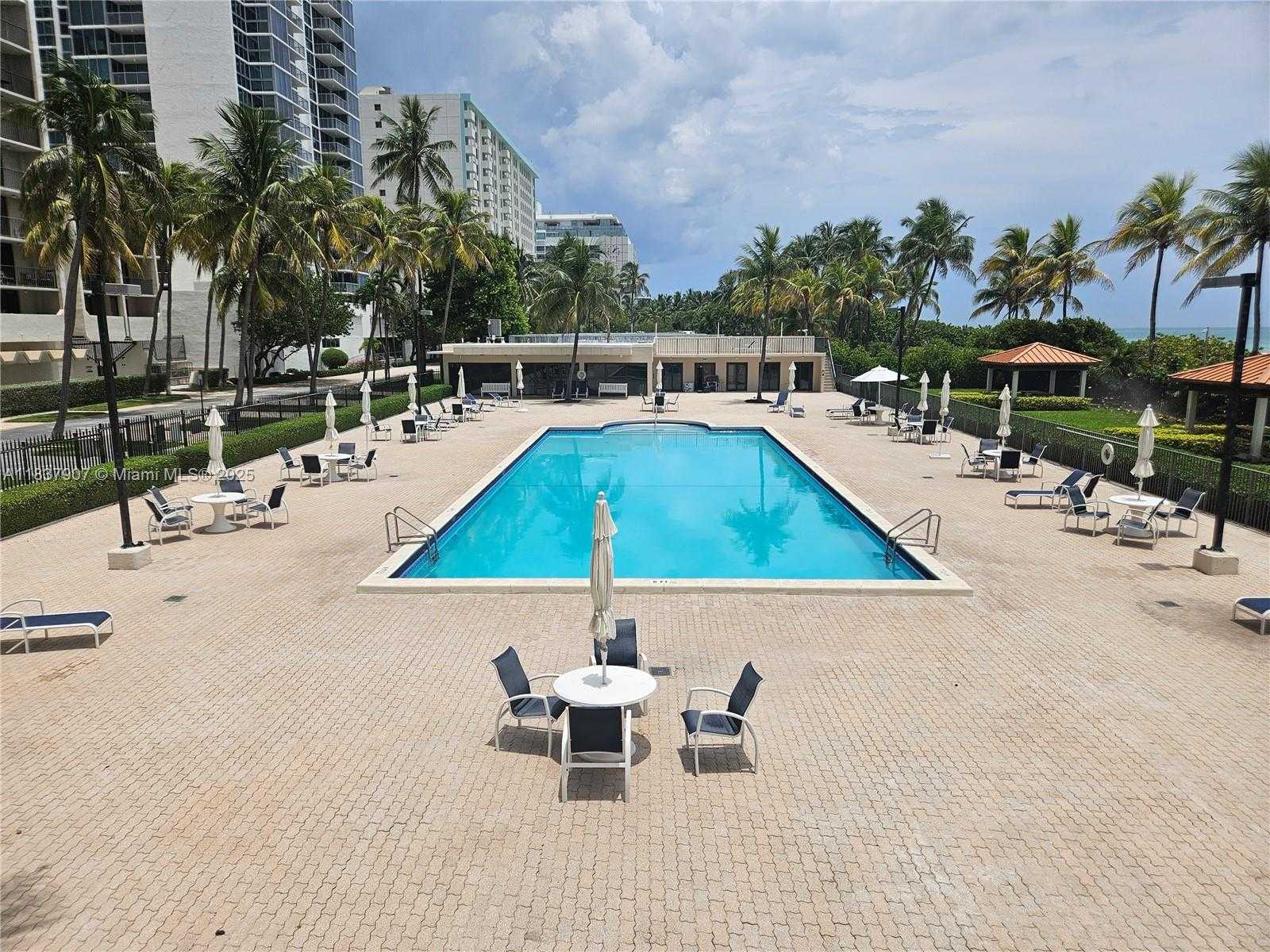 Small Image of 2625 COLLINS AVE #1802, Miami Beach Number 21