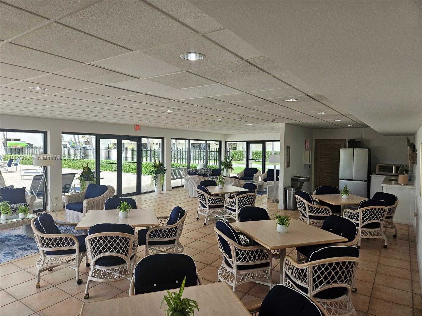 Small Image of 2625 COLLINS AVE #1802, Miami Beach Number 23