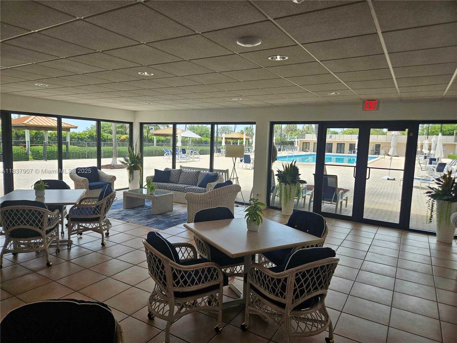 Small Image of 2625 COLLINS AVE #1802, Miami Beach Number 24