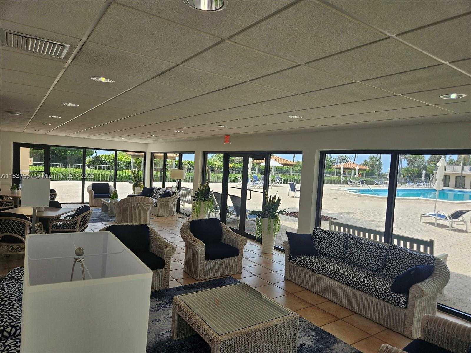 Small Image of 2625 COLLINS AVE #1802, Miami Beach Number 25