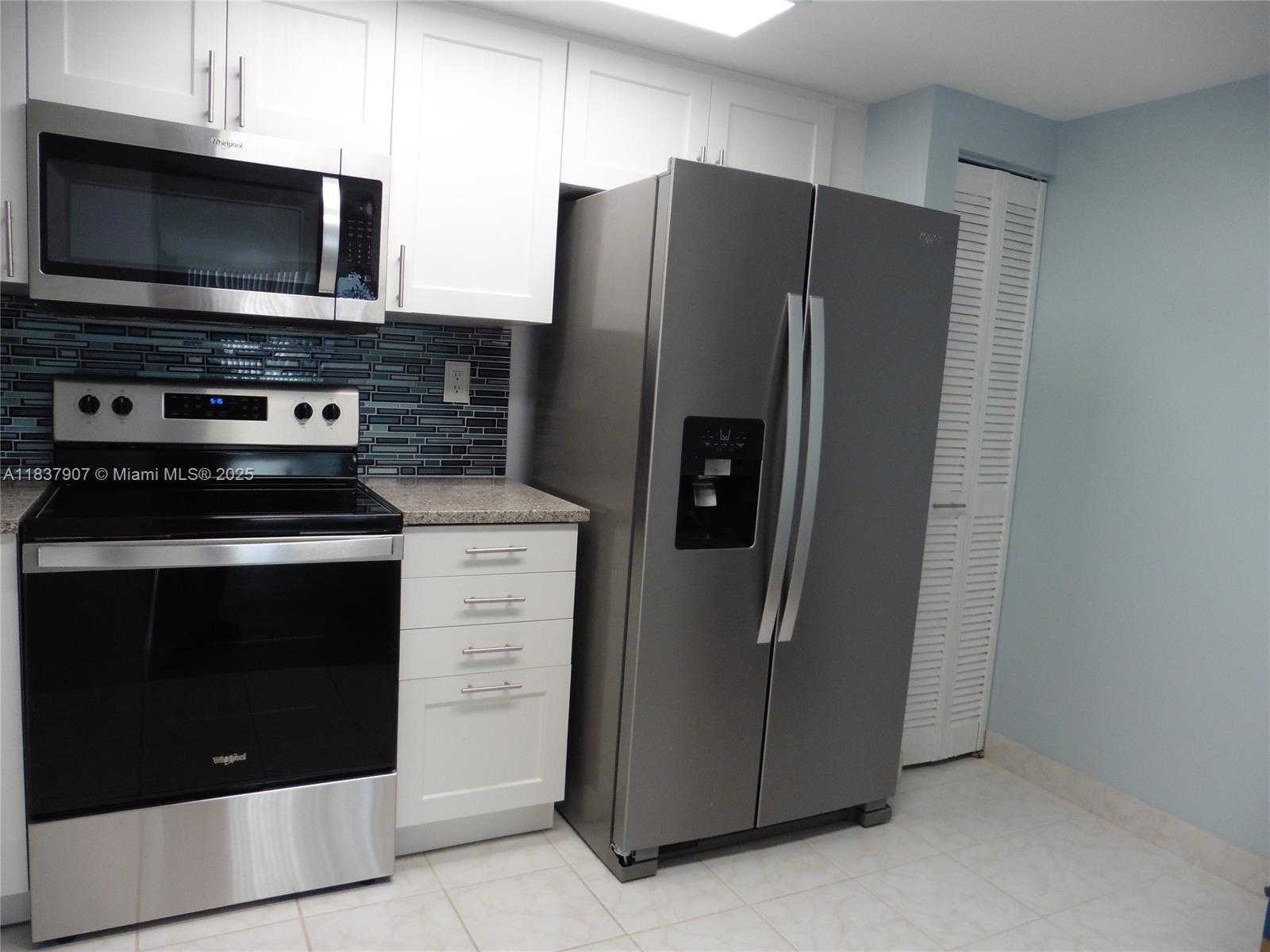 Small Image of 2625 COLLINS AVE #1802, Miami Beach Number 3
