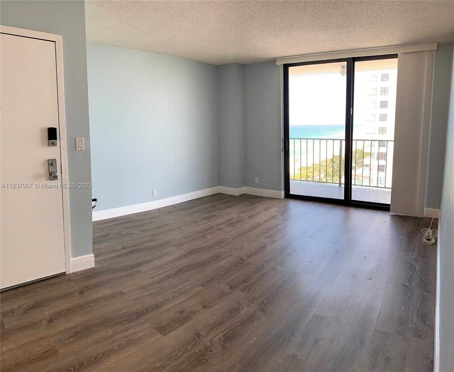 Small Image of 2625 COLLINS AVE #1802, Miami Beach Number 5
