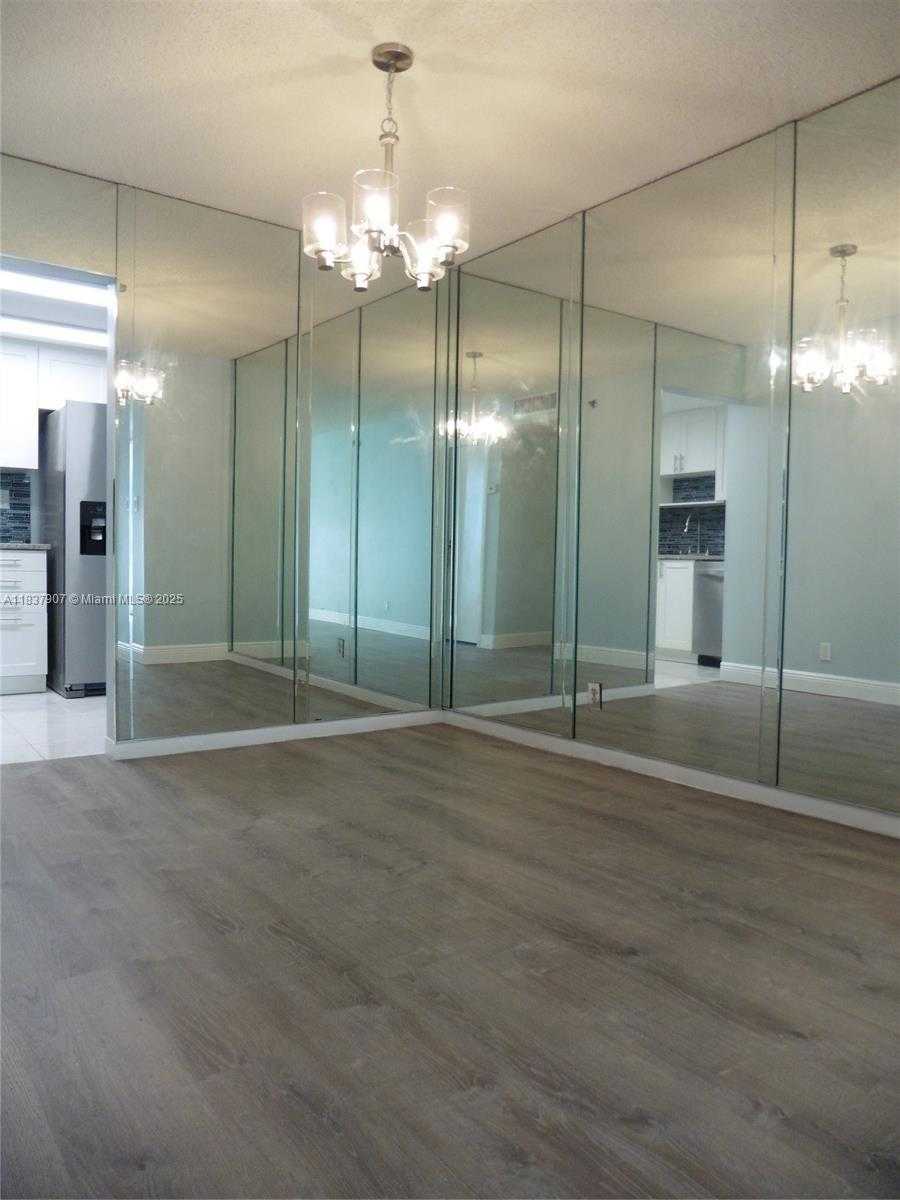 Small Image of 2625 COLLINS AVE #1802, Miami Beach Number 6