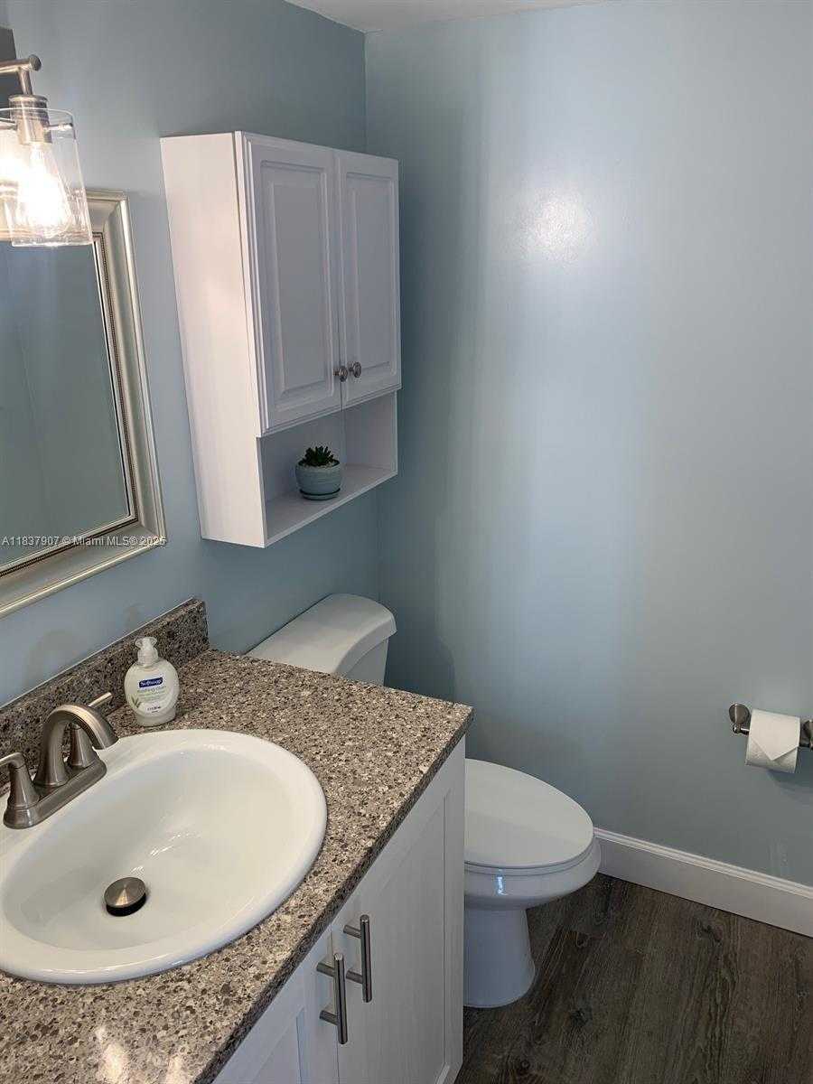 Small Image of 2625 COLLINS AVE #1802, Miami Beach Number 7