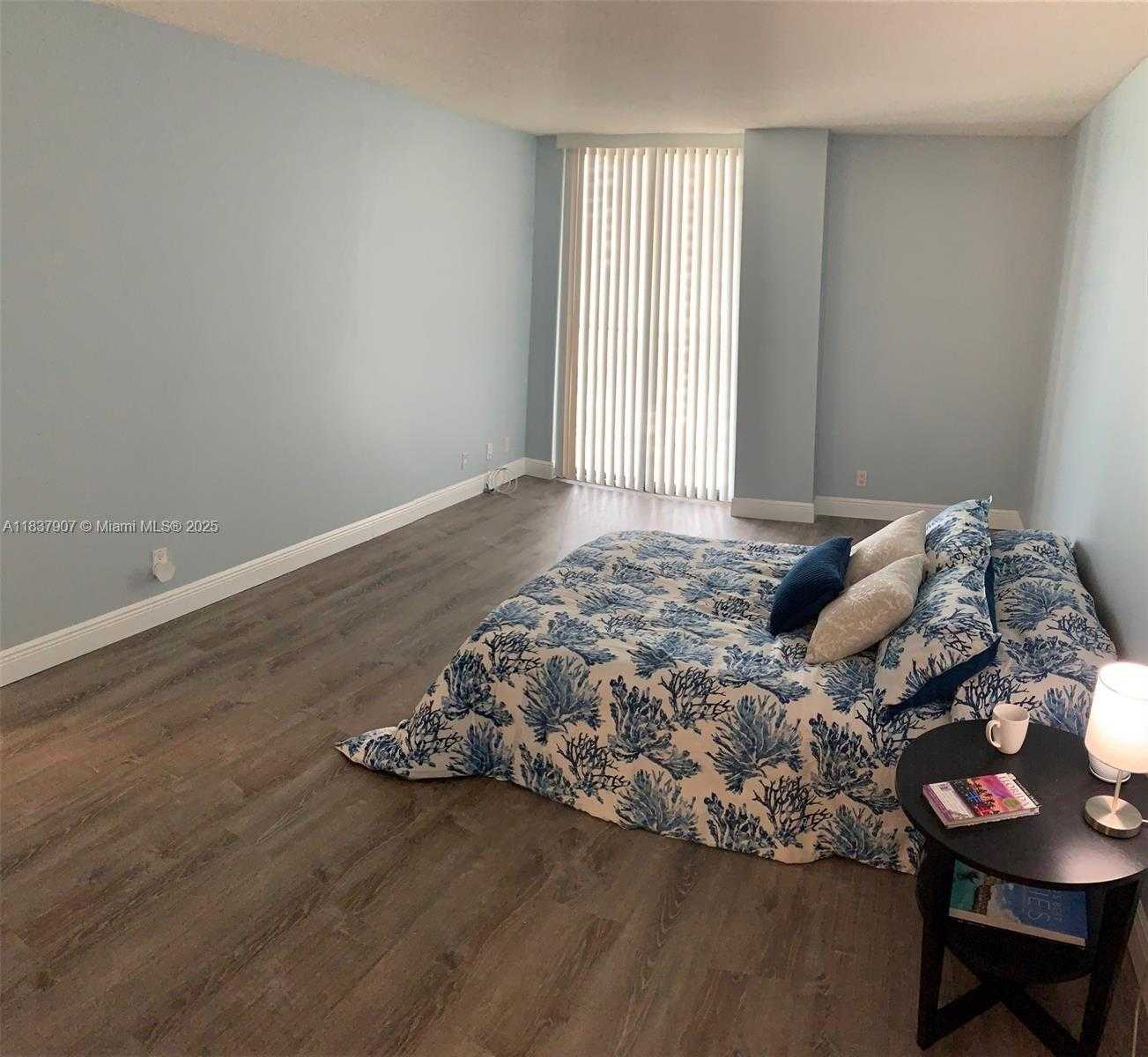 Small Image of 2625 COLLINS AVE #1802, Miami Beach Number 9
