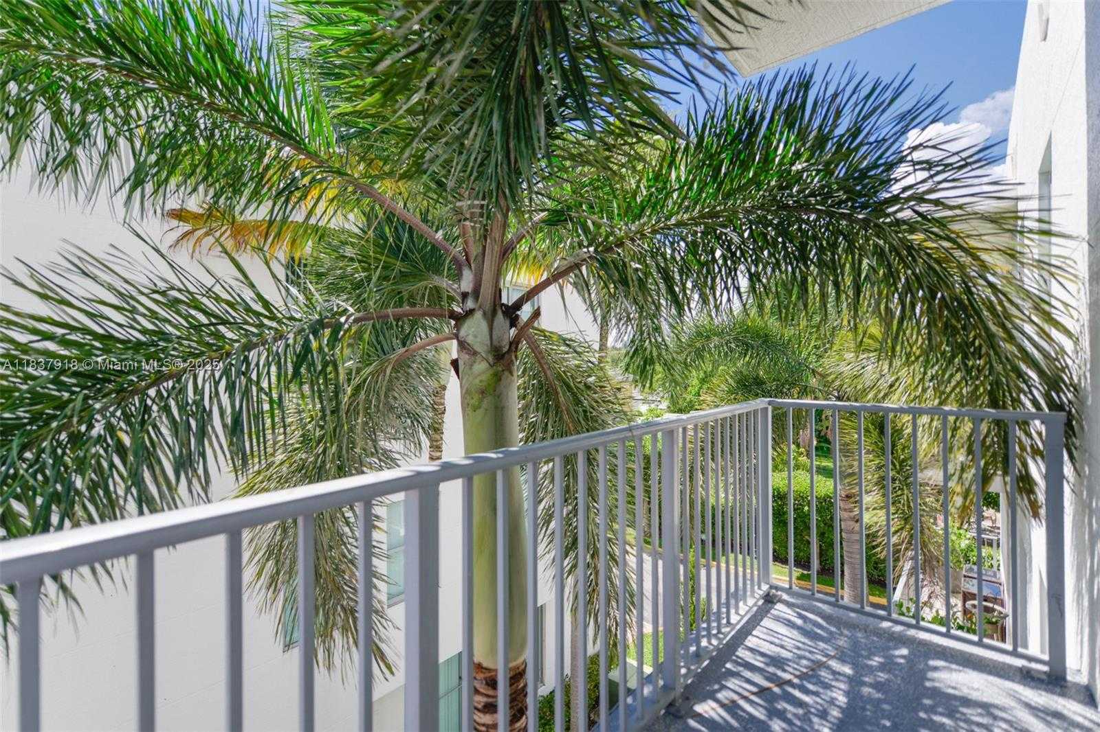 Small Image of 2146 VAN BUREN ST #402, Hollywood Number 10