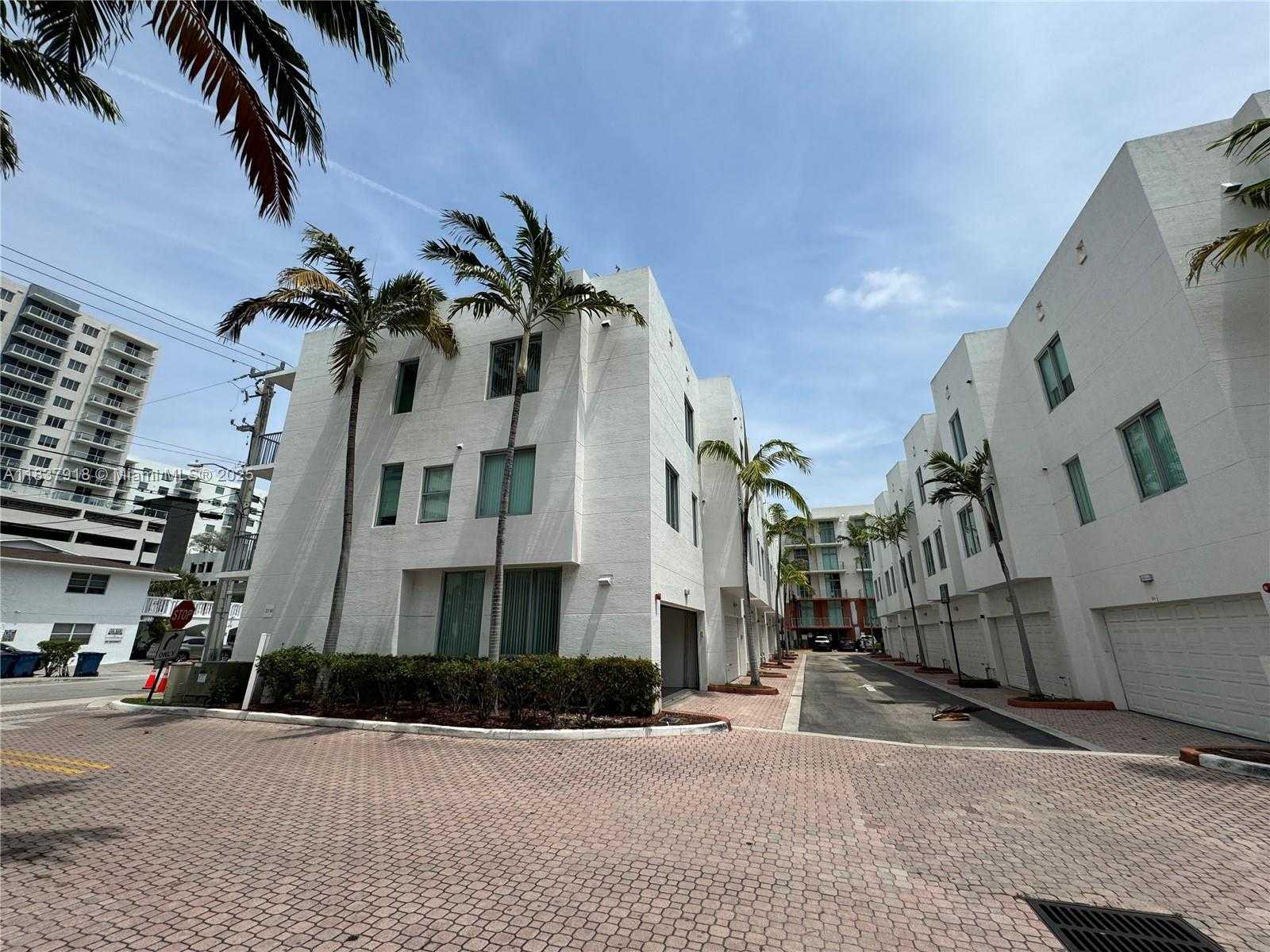Small Image of 2146 VAN BUREN ST #402, Hollywood Number 13
