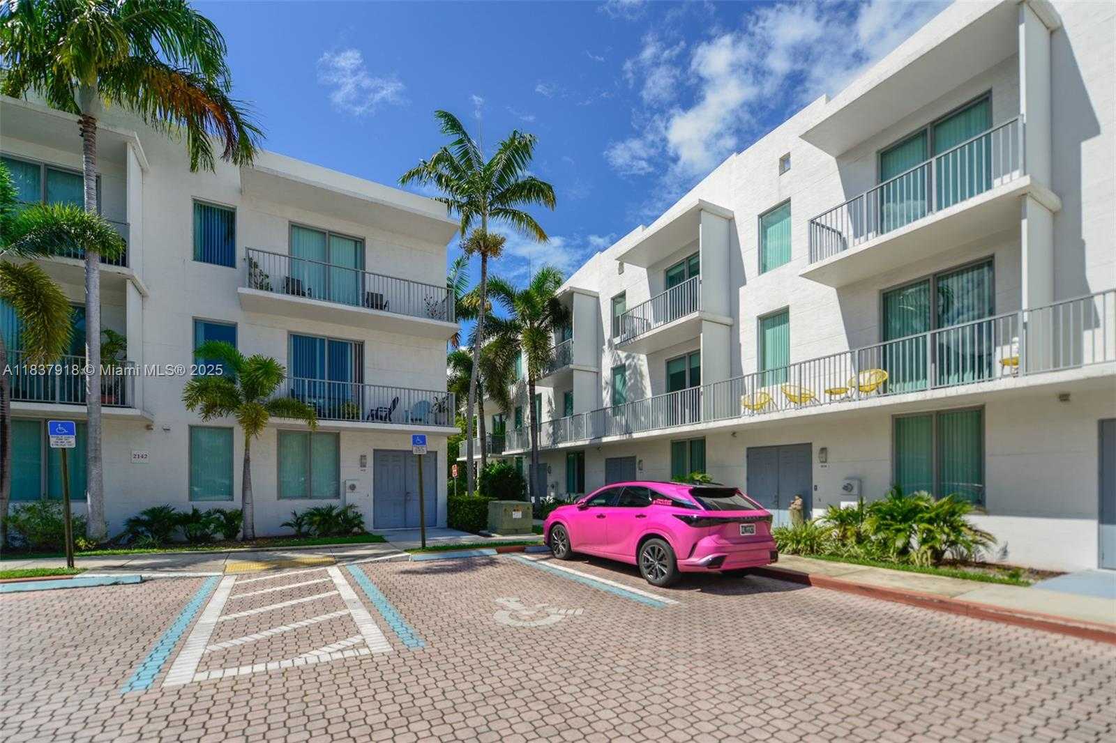 Small Image of 2146 VAN BUREN ST #402, Hollywood Number 24