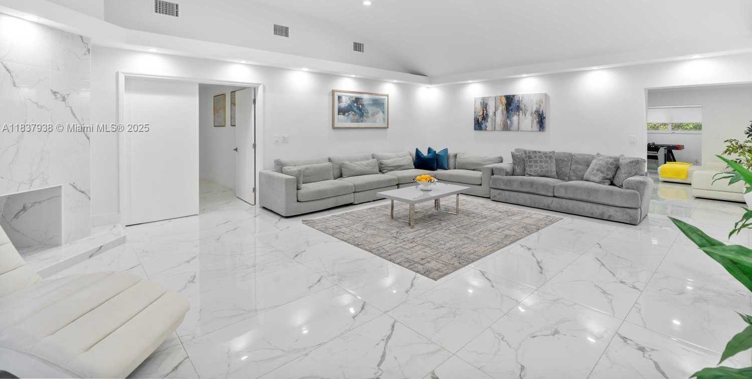 Small Image of 1247 JACKSON ST, Hollywood Number 2