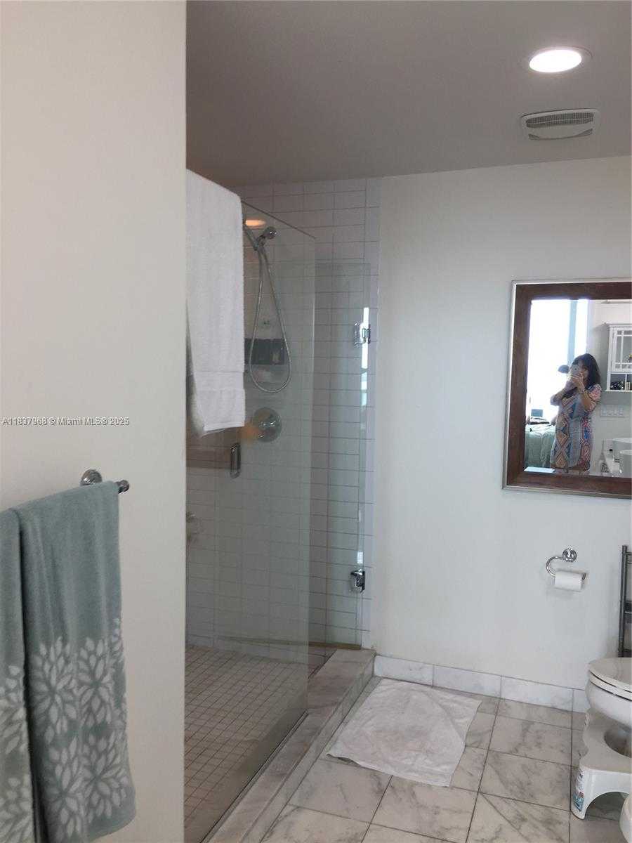 Small Image of 888 BISCAYNE BLVD #3403, Miami Number 9