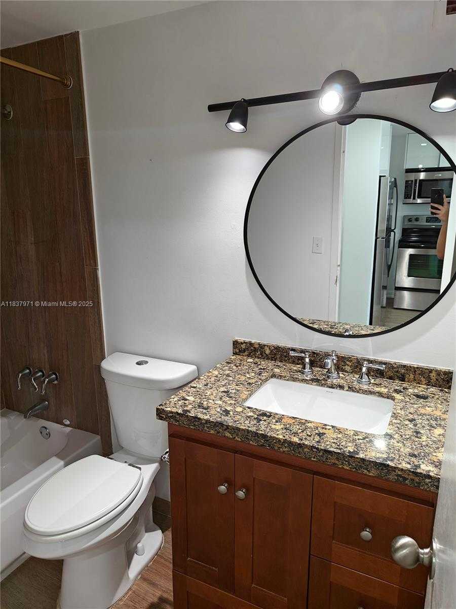 Small Image of 801 BRICKELL BAY DR #1963, Miami Number 10