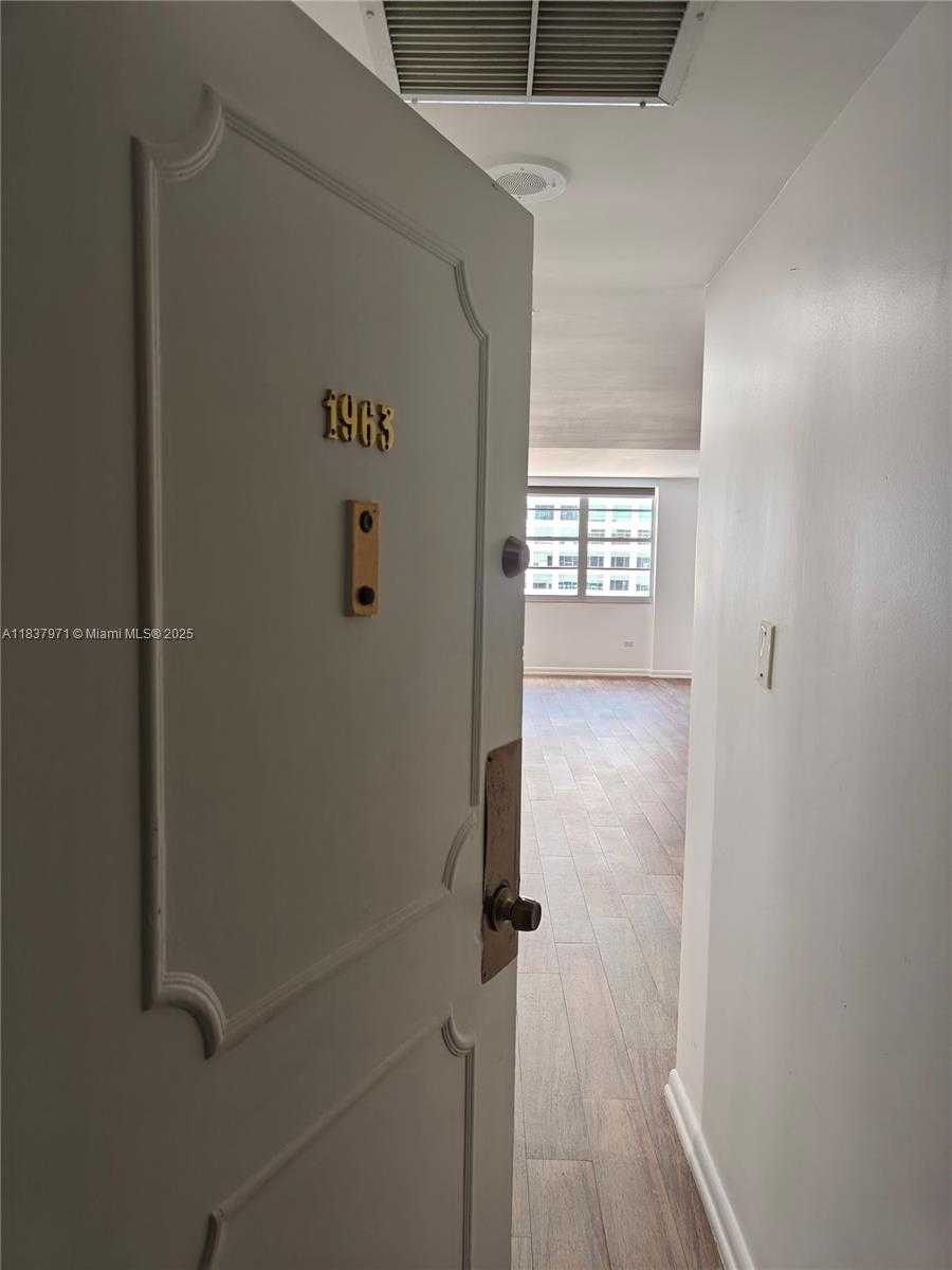 Small Image of 801 BRICKELL BAY DR #1963, Miami Number 2