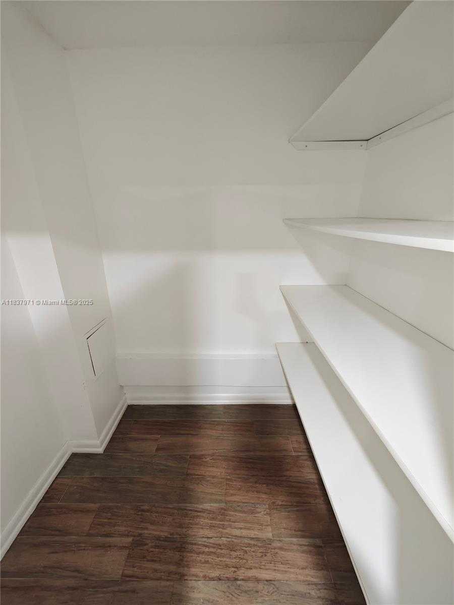 Small Image of 801 BRICKELL BAY DR #1963, Miami Number 4