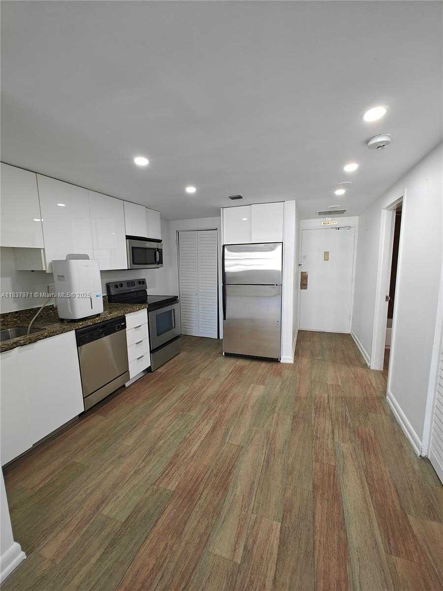 Small Image of 801 BRICKELL BAY DR #1963, Miami Number 8