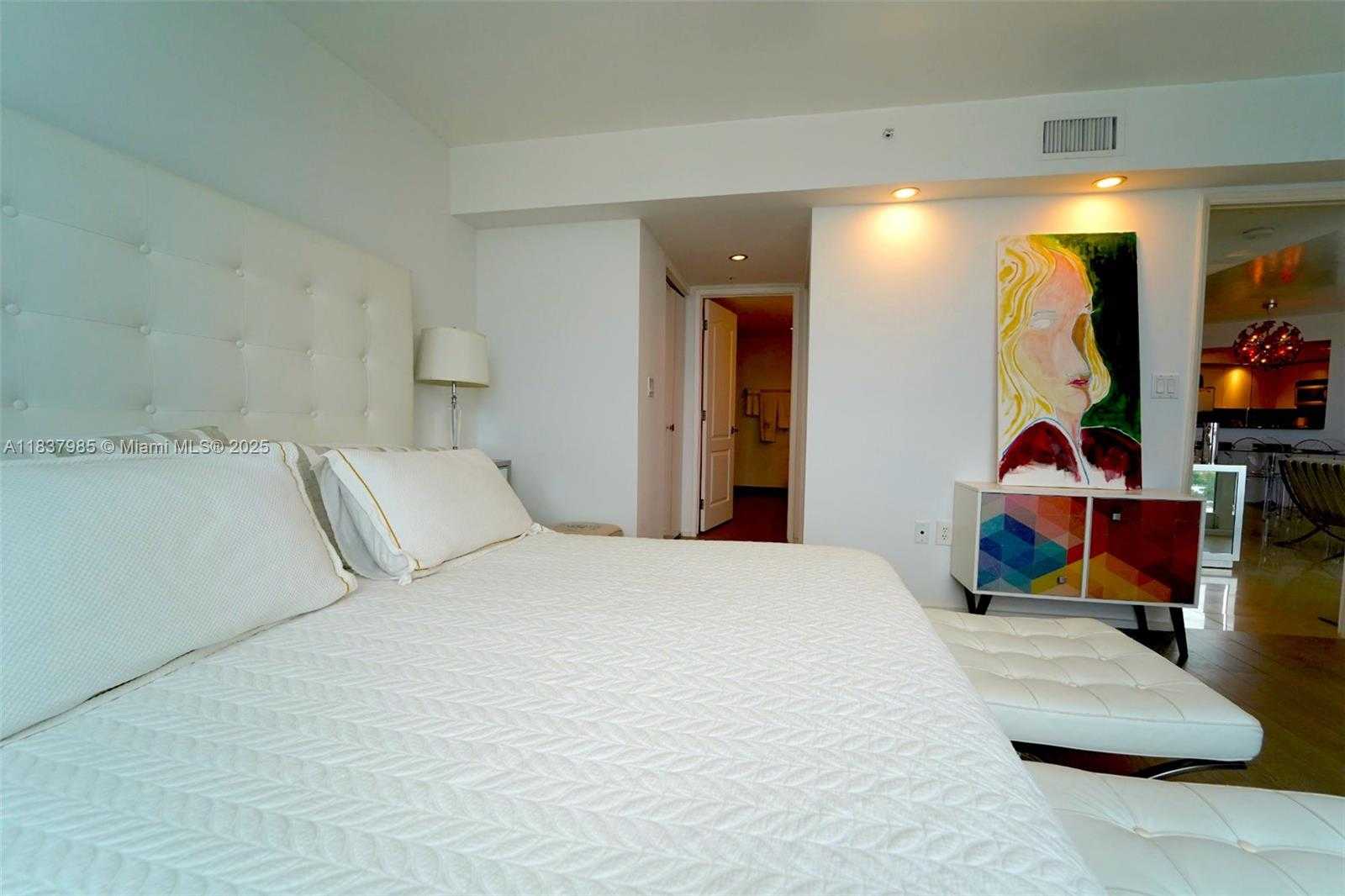 Small Image of 1900 SUNSET HARBOUR DR #2315, Miami Beach Number 5