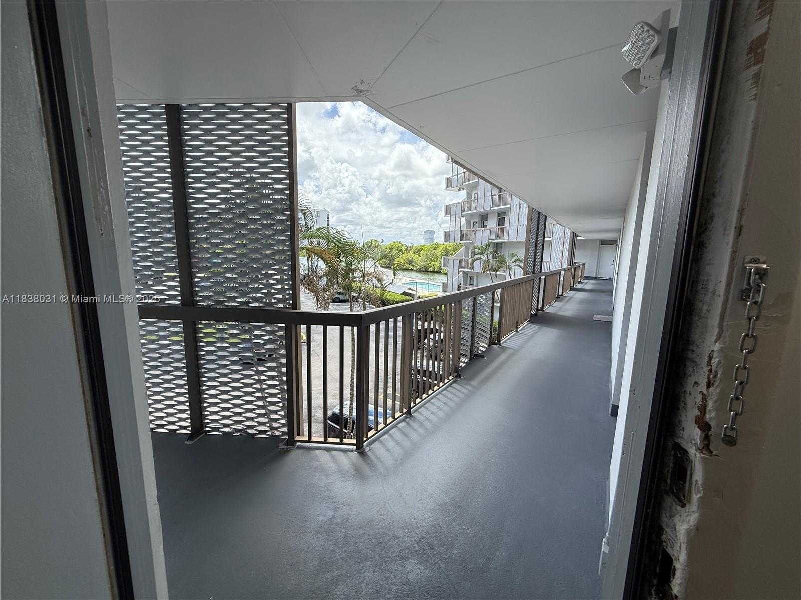 Small Image of 3475 NORTH COUNTRY CLUB DR #315, Aventura Number 12