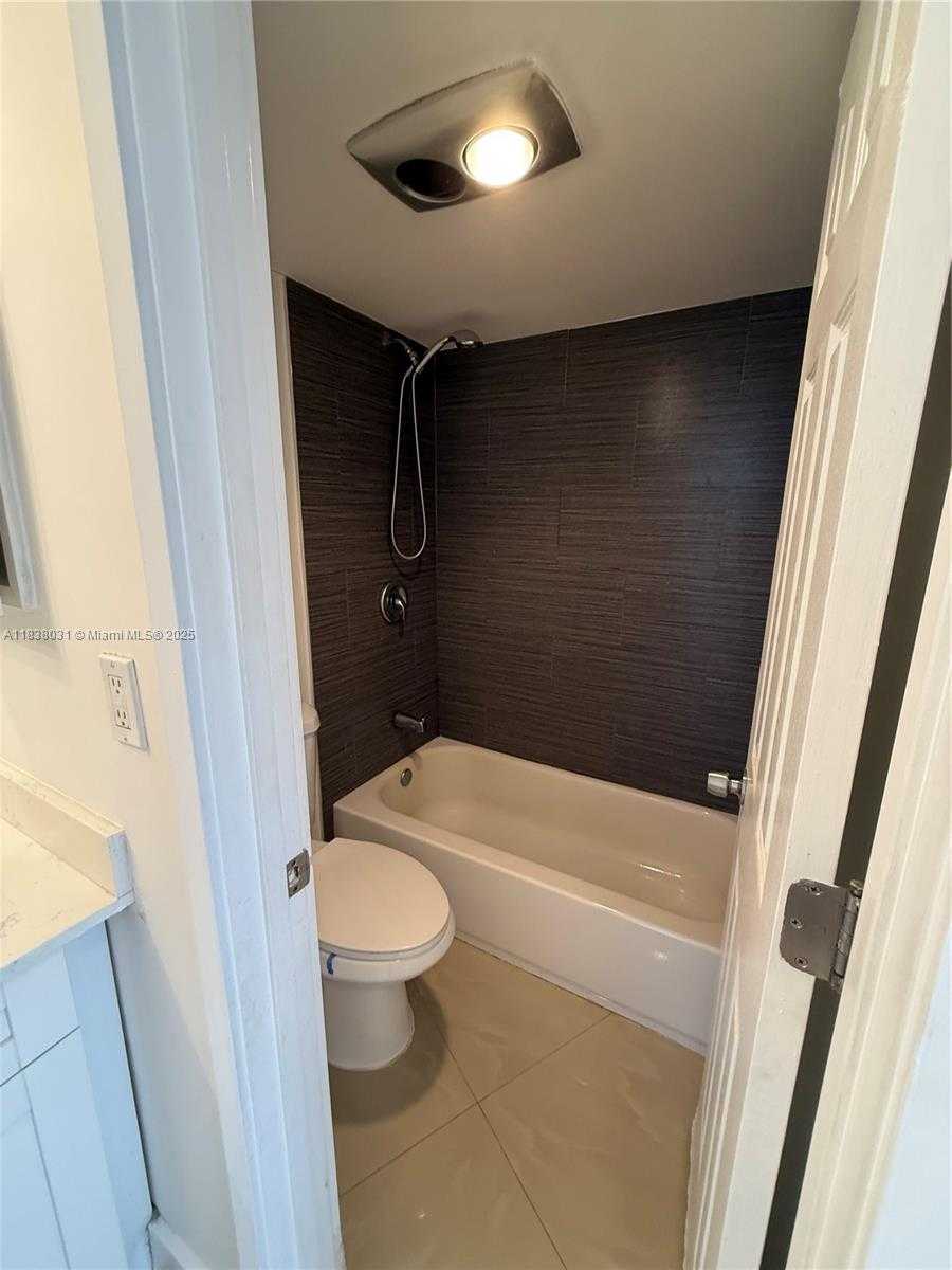 Small Image of 3475 NORTH COUNTRY CLUB DR #315, Aventura Number 14