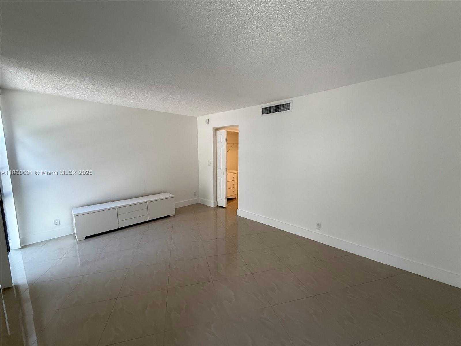 Small Image of 3475 NORTH COUNTRY CLUB DR #315, Aventura Number 18