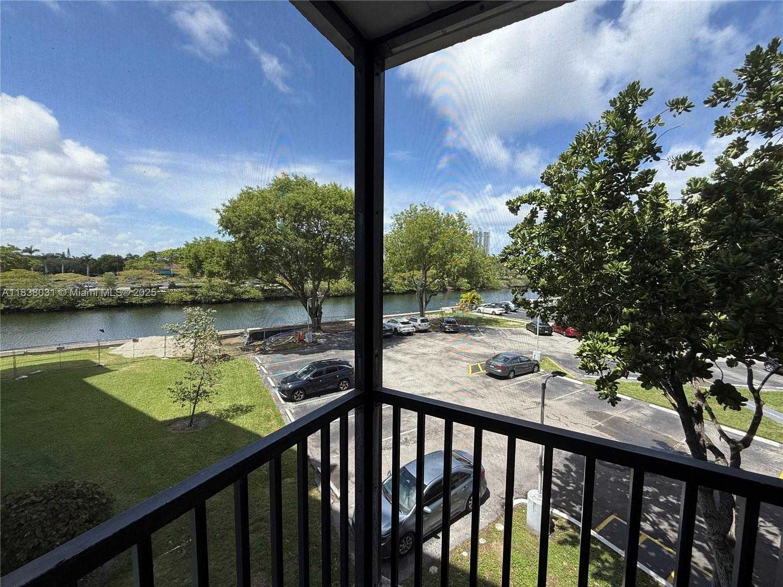 Small Image of 3475 NORTH COUNTRY CLUB DR #315, Aventura Number 2