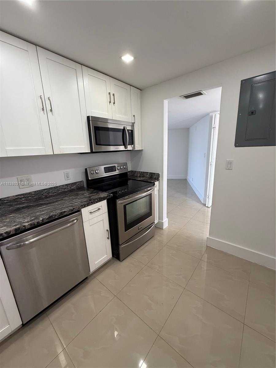 Small Image of 3475 NORTH COUNTRY CLUB DR #315, Aventura Number 4