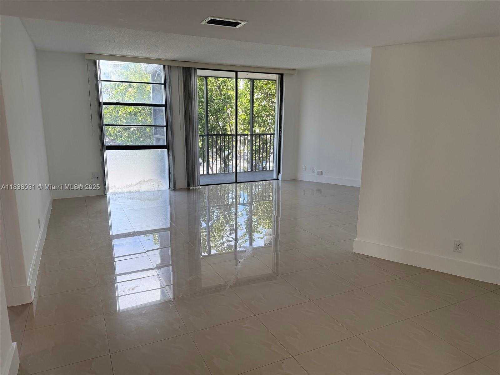 Small Image of 3475 NORTH COUNTRY CLUB DR #315, Aventura Number 6