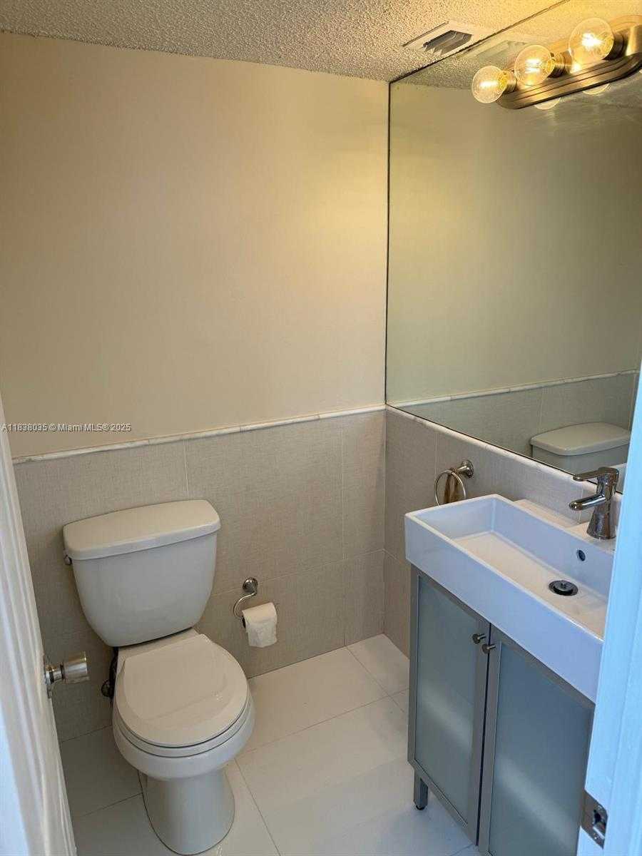 Small Image of 6045 NORTH WEST 186TH ST #309, Hialeah Number 12
