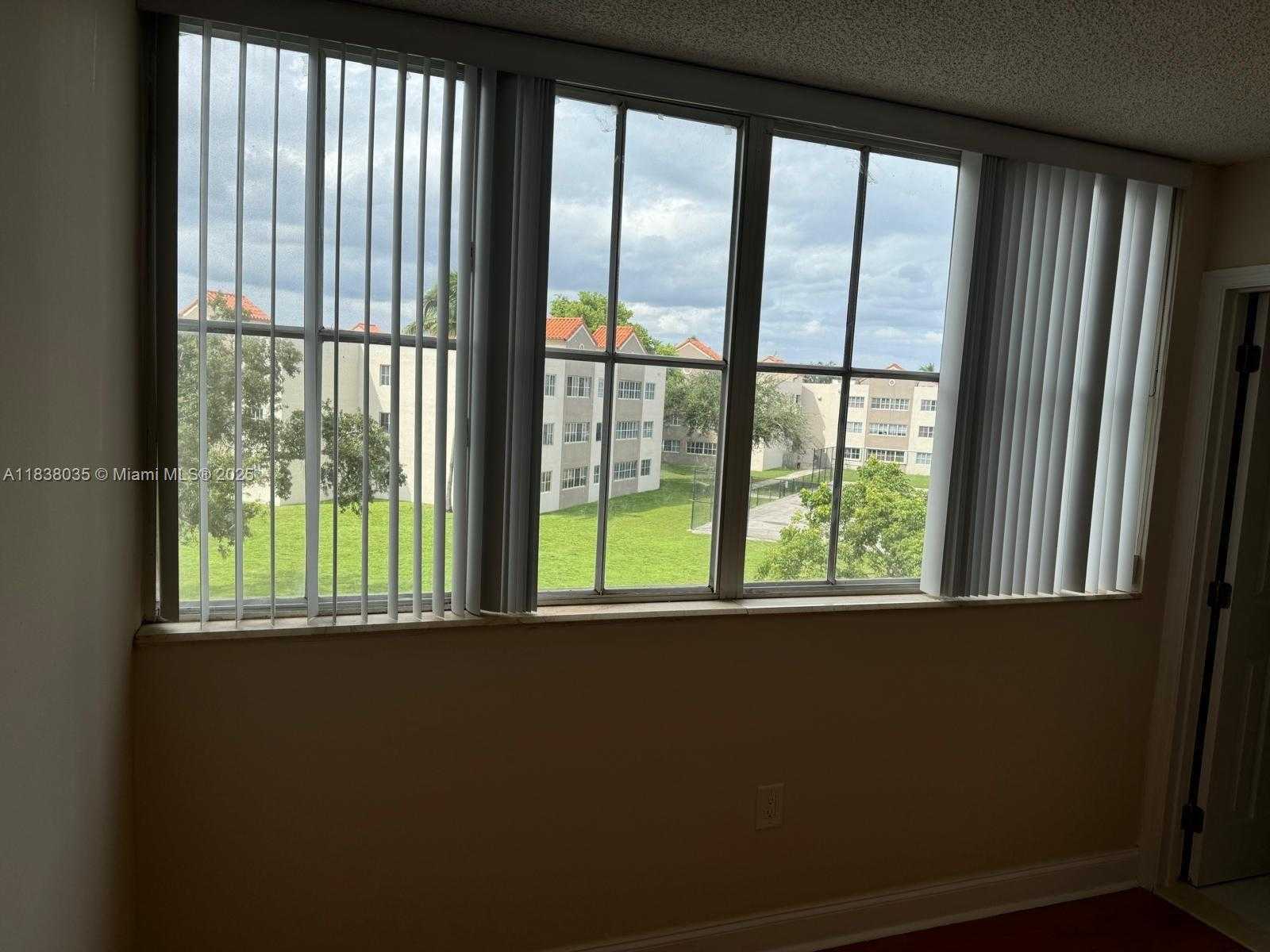 Small Image of 6045 NORTH WEST 186TH ST #309, Hialeah Number 5