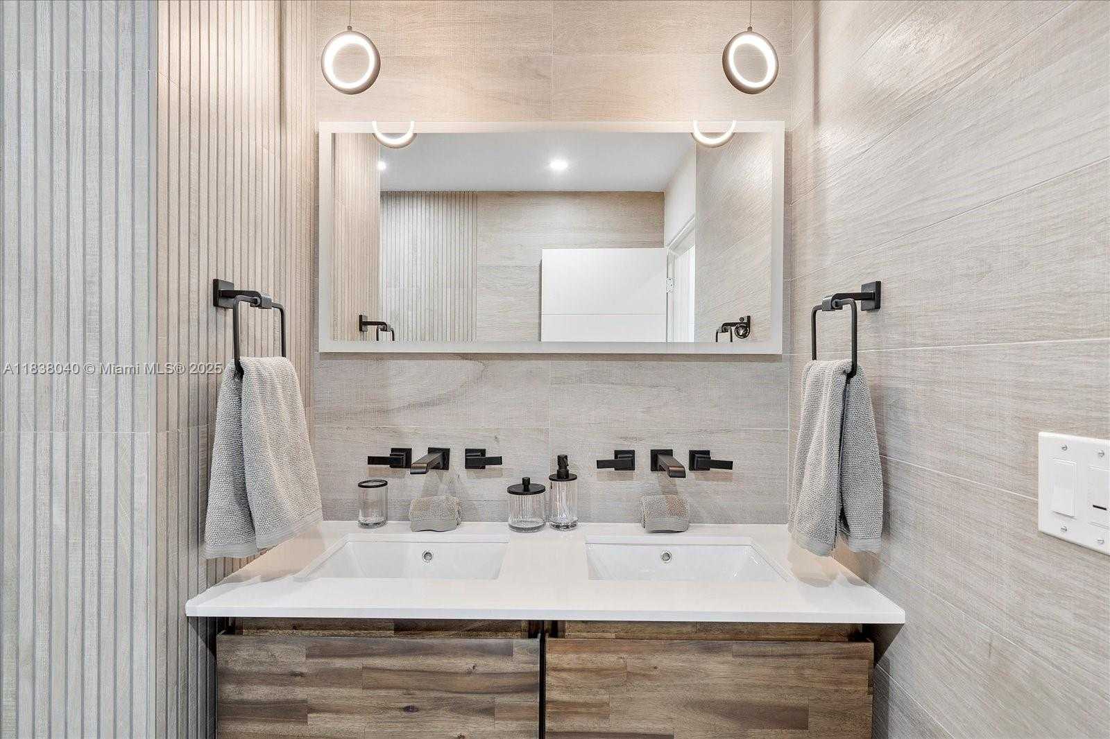 Small Image of 2301 COLLINS AVE #1633, Miami Beach Number 12