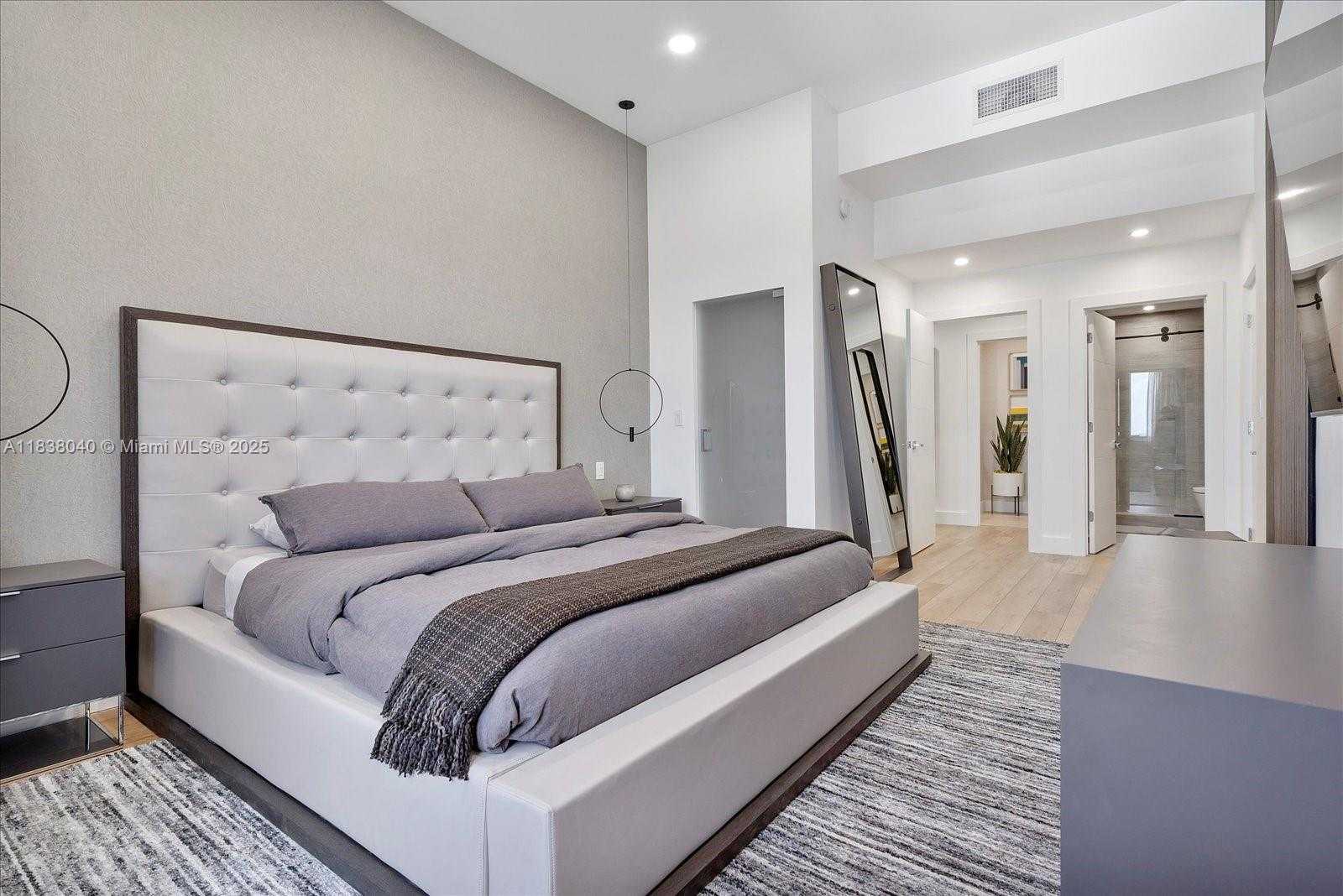 Small Image of 2301 COLLINS AVE #1633, Miami Beach Number 2