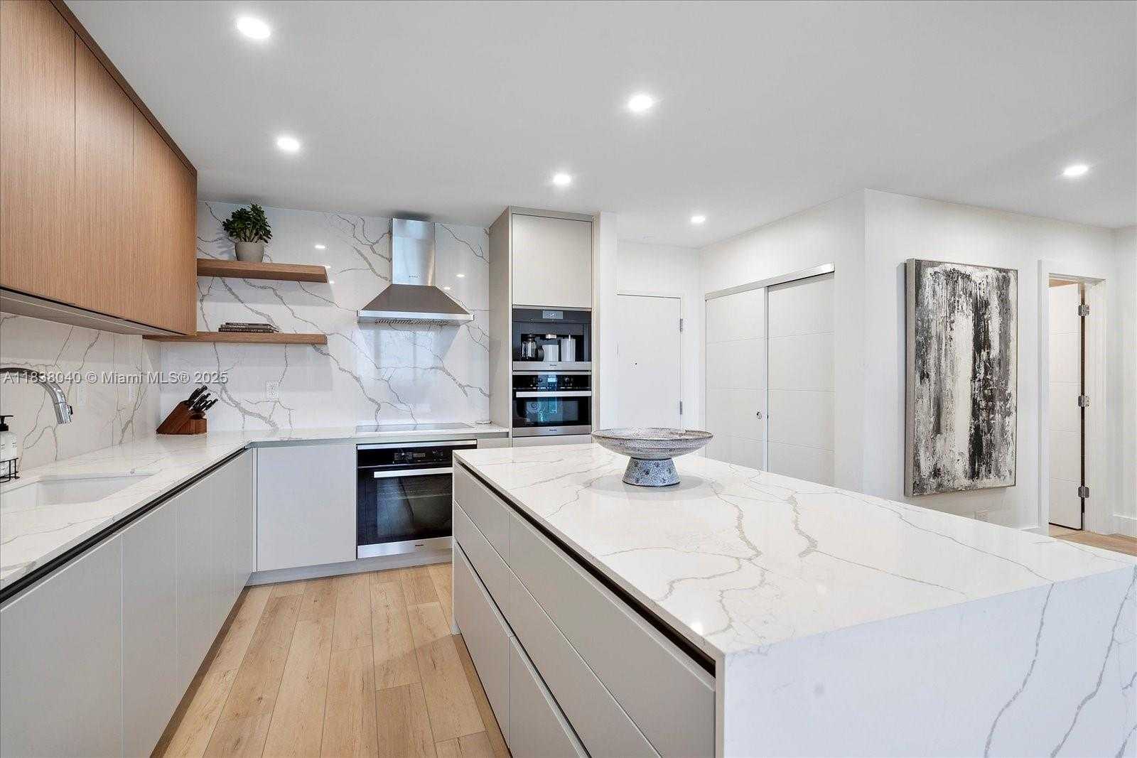 Small Image of 2301 COLLINS AVE #1633, Miami Beach Number 5