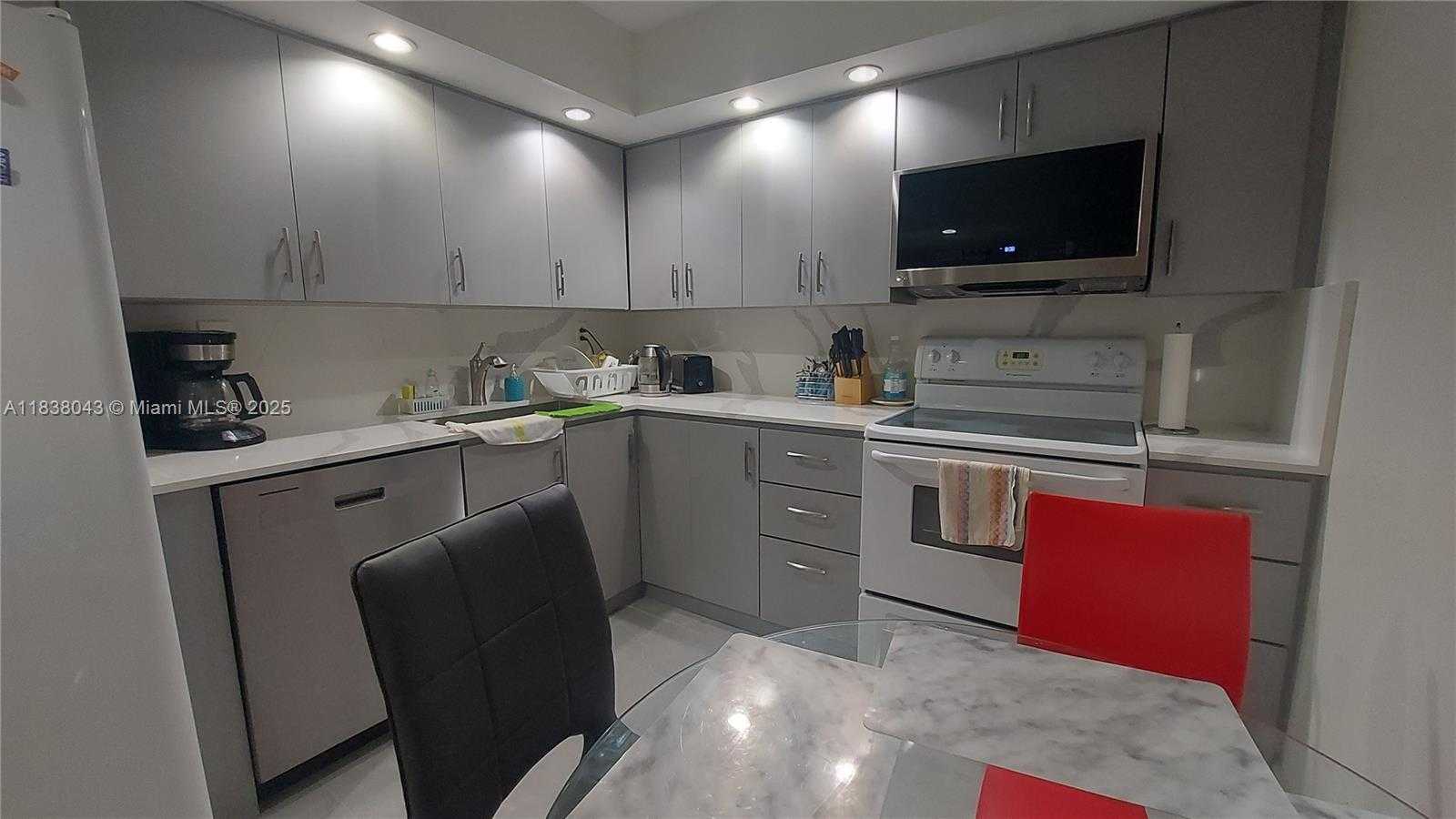 Small Image of 851 THREE ISLANDS BLVD #303, Hallandale Beach Number 5