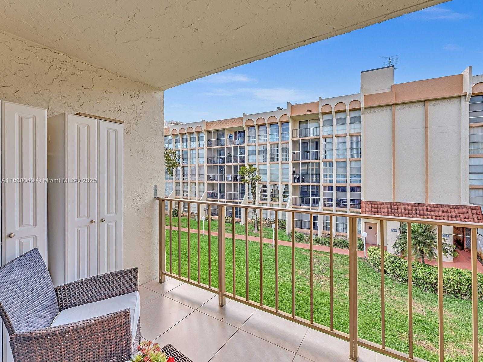 Small Image of 851 THREE ISLANDS BLVD #303, Hallandale Beach Number 8