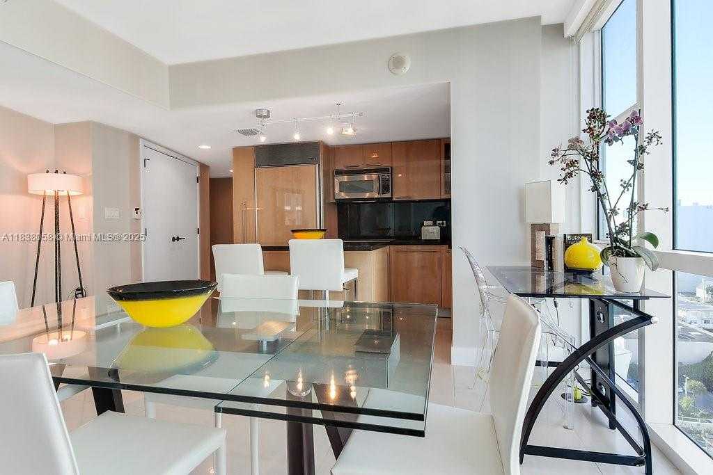 Small Image of 6801 COLLINS AVE #1207, Miami Beach Number 11
