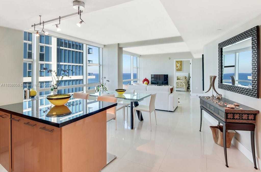 Small Image of 6801 COLLINS AVE #1207, Miami Beach Number 14
